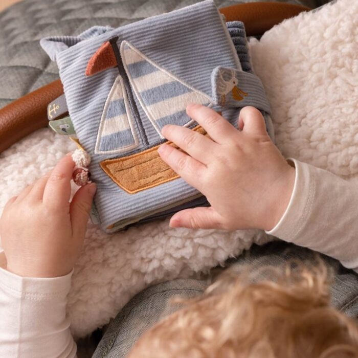 Passeggino Libretto soft Sailors Bay Little Dutch ambientazione copertina