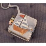 Passeggino Libretto soft Sailors Bay Little Dutch libro sul sfondo blu