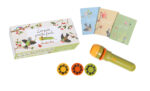 Lampada Proietta Storie + 3 mini libri Italiano Le Jardin Moulin Roty