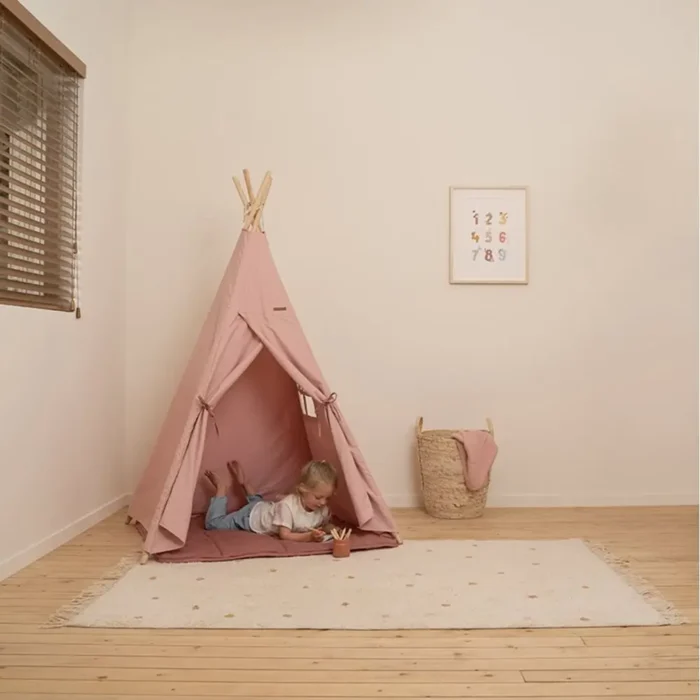 Tenda Teepee Rosa Little Dutch ambientazione